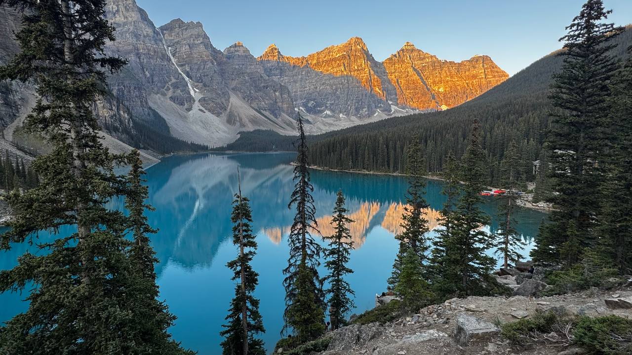 Moraine Lake at sunrise, Banff National Park